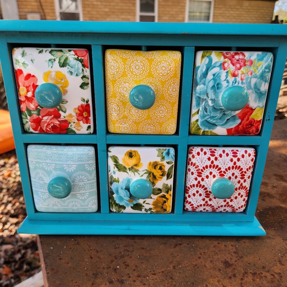 The Pioneer Woman Vintage Floral 6-Drawer Spice & Tea Box
